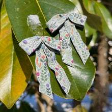 Load image into Gallery viewer, Wallflower Bliss Bows