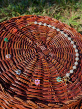 Load image into Gallery viewer, Split Daisy Necklace
