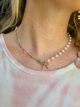 Load image into Gallery viewer, Split Daisy Necklace
